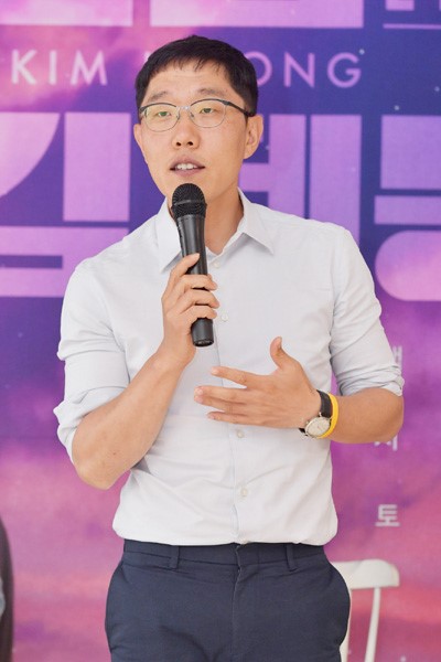 ‘오늘밤 김제동’은 매일매일 다뤄지는 사건사고나 이슈를 시민들의 눈높이에 맞춰 쉽고 재밌게 풀어나가는 시사 토크쇼를 표방하고 있다.ⓒ KBS