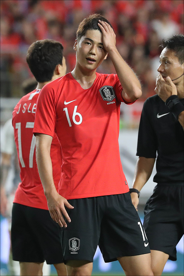 체력적인 어려움으로 대표팀 은퇴를 고민하고 있는 기성용. ⓒ 데일리안 홍금표 기자