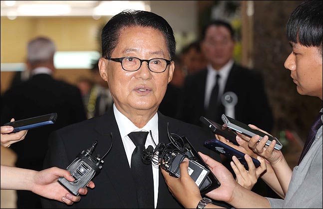 박지원 민주평화당 의원은 17일 평양 남북정상회담 방북단에 4대 기업 총수가 포함된 것에 큰 의미를 부여하면서도, 이것이 수십조 원의 '퍼주기'는 아니라고 선을 그었다. ⓒ데일리안