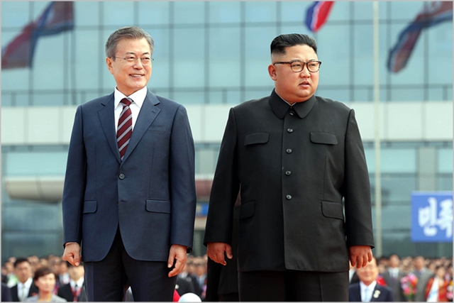 문재인 대통령과 김정은 북한 국무위원장이 18일 평양에서 정상회담을 진행하고 있다. ⓒ평양사진공동취재단