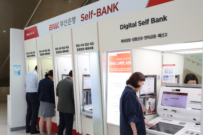 BNK부산은행이 추석 연휴 기간 동안 고객편의를 위해 부산은행 디지털뱅크에서 STM을 이용한 셀프뱅크 서비스를 제공한다.ⓒBNK부산은행