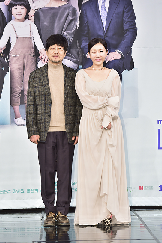 배우 김창완과 박준금이 MBC 새 주말드라마 '내사랑 치유기' 제작보고회에서 포토타임을 갖고 있다. ⓒ MBC
