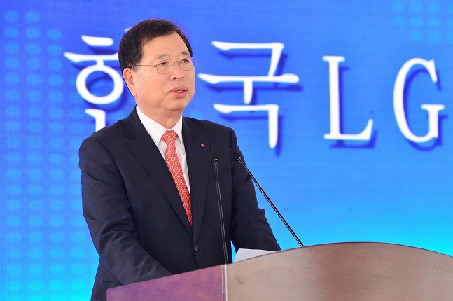 박진수 LG화학 부회장이 23일 중국 남경 전기차 배터리 제2공장 기공식에서 환영사를 발표하고 있다. ⓒLG화학