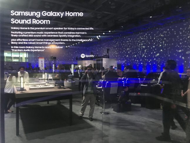 7일(현지시간) 미국 샌프란시스코 모스콘센터에서 개최된 '삼성 개발자 콘퍼런스(SDC) 2018' 행사장 1층 갤럭시 체험존에 마련된 '갤럭시 홈 사운드 룸' 전경.ⓒ데일리안 이홍석기자