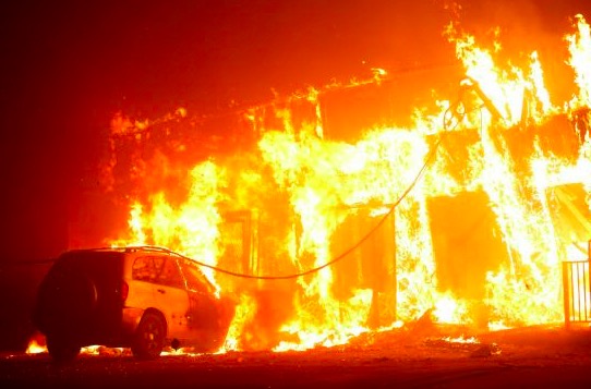 미국 캘리포니아주 북부 뷰트카운티에 발생한 대형화재로 인해 5명이 사망하는 등 막대한 피해가 발생하고 있다. ⓒ연합뉴스
