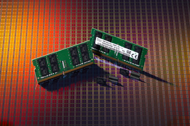 SK하이닉스가 개발한 2세대 10나노급(1y) DDR4 D램.ⓒSK하이닉스