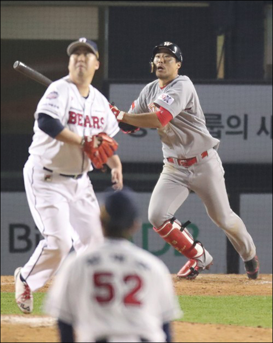 연장 13회 한동민의 홈런과 함께 두산 왕조의 꿈도 물거품됐다. ⓒ 연합뉴스