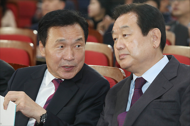 오른쪽부터 손학규 바른미래당 대표와 김무성 자유한국당 의원. (자료사진) ⓒ데일리안 홍금표 기자