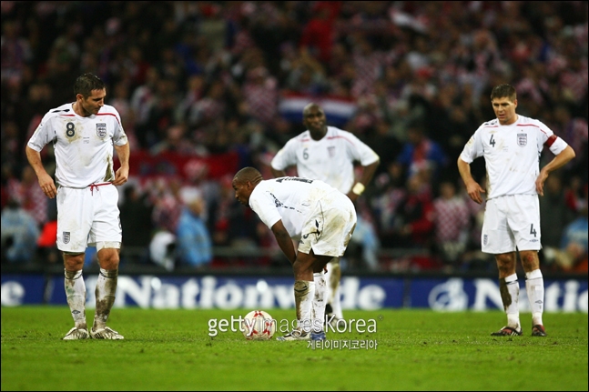 유로 2008 예선 크로아티아와의 최종전에서 패해 탈락한 잉글랜드. ⓒ 게티이미지