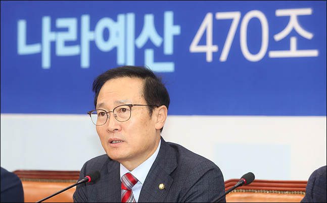 홍영표 더불어민주당 원내대표가 6일 오전 국회에서 열린 정책조정회의에서 발언하고 있다. ⓒ데일리안 박항구 기자