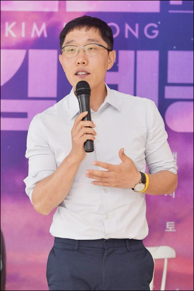 KBS1 시사 프로그램 '오늘밤 김제동'이 지난 4일 북한 김정은 국무위원장의 방남을 찬양조로 보도했다는 의혹에 대해 반박했다.ⓒKBS