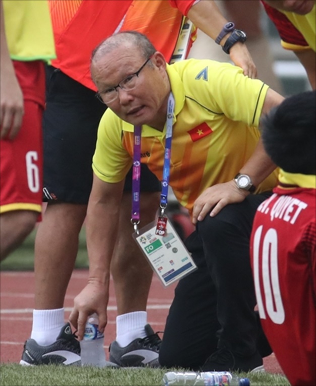 박항서 감독이 이끄는 베트남이 10년 만에 스즈키컵 결승에 올랐다. ⓒ 연합뉴스
