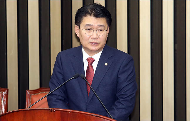 11일 오후 열린 의원총회에서 자유한국당의 새 정책위의장으로 선출된 정용기 의원. ⓒ데일리안 박항구 기자