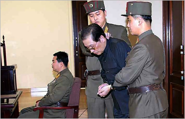 2013년 12월 13일자 북한 노동당 기관지 노동신문에 실린 장성택 재판 현장. ⓒ노동신문