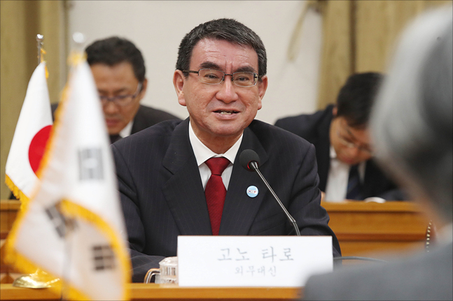고노 타로 일본 외무상이 지난 4월 서울 세종대로 외교부 청사에서 열린 한일 외교장관회담에서 인사말을 하고 있다.(자료사진)ⓒ데일리안 