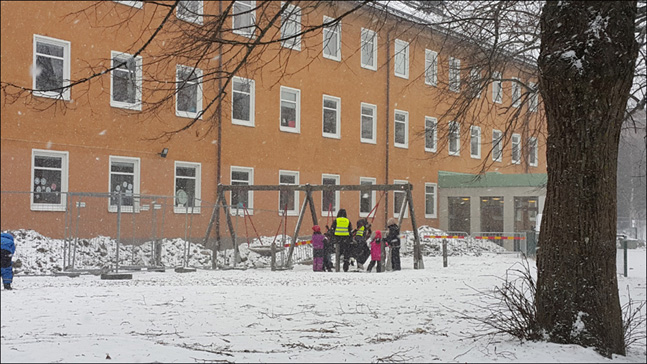스웨덴의 어린이집은 영하 10도 정도의 기온에는 야외 활동을 중단하지 않는다. 한국의 엄마들 중에서는 그런 스웨덴의 교육 환경에 사뭇 놀라고는 한다.ⓒ사진=이석원