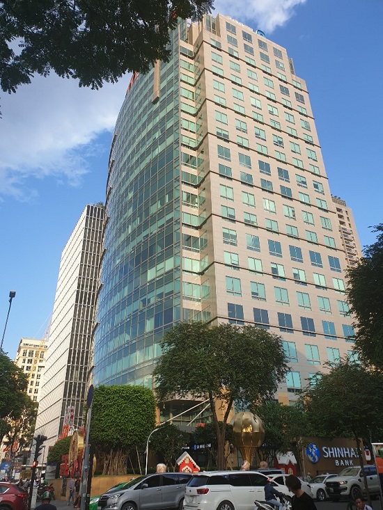 베트남 호찌민시 금융중심지 제1군에 위치한 엠플라자사이공타워. 이 건물에만 국내 은행 지점 4곳이 영업중이다.ⓒ조태진 데일리안 경제부장