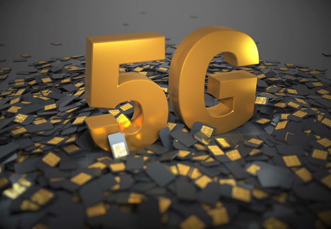 국내 통신 3사가 오는 3월 본격적인 5G 서비스와 스마트 출시를 앞둔 가운데 증시에서도 ‘5G 레이스’를 펼치며 격돌할 전망이다.ⓒ게티이미지뱅크