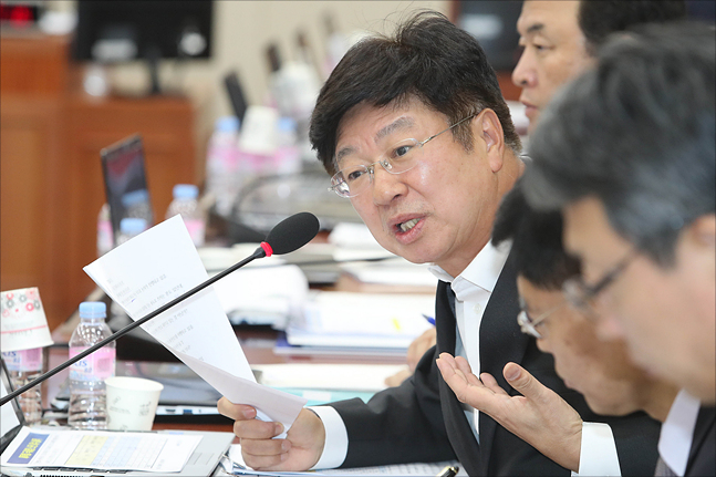 이종구 자유한국당 의원(사진)이 17일 서울대학교 상과대학 총동창회에서 선정하는 '빛내자상'을 수상했다. ⓒ데일리안 홍금표 기자