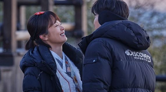 tvN ‘톱스타 유백이’ 김지석-전소민의 ‘케미 작렬’ 촬영 비하인드컷이 대량 방출됐다.ⓒ tvN