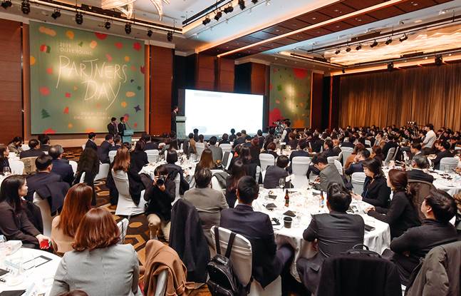 올리브영은 지난 23일 서울 여의도 콘래드 호텔에서 협력사와의 소통을 강화하는 ‘2019 파트너스 데이(Partners’ Day)를 개최했다. ⓒCJ올리브네트웍스