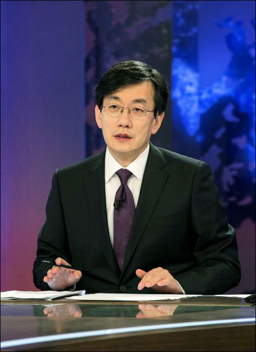 손석희 JTBC 대표이사가 24일 불거진 지인 폭행 의혹을 전면 부인하며 의혹을 제기한 사람을 공갈·협박 혐의로 고소했다고 밝혔다.ⓒJTBC