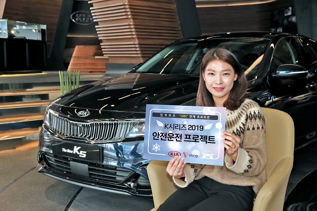 모델이 기아자동차 K시리즈 2019 안전운전 프로젝트를 홍보하고 있다. ⓒ기아자동차