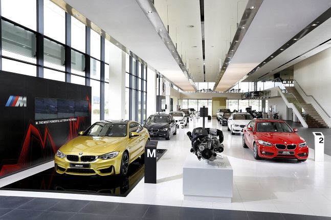 BMW 드라이빙 센터 1층 쇼룸 ⓒBMW코리아