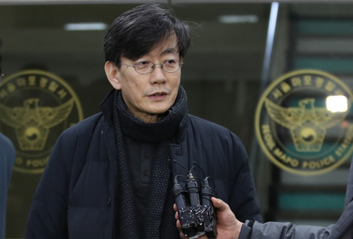 폭행·배임 등 의혹을 받는 손석희 JTBC 대표이사가 경찰에 출석해 경찰에 출석해 19시간가량 밤샘 조사를 받고 귀가했다.ⓒ연합뉴스