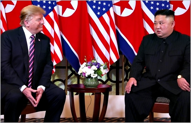 김정은 북한 국무위원장과 도널드 트럼프 미국대통령이 지난 28일 베트남 하노이에서 2차 북미정상회담을 진행하고 있다. ⓒCNN