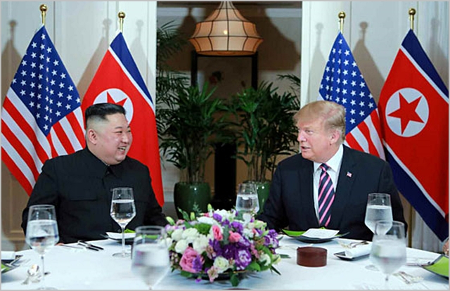 김정은 북한 국무위원장과 도널드 트럼프 미국대통령이 지난 28일 베트남 하노이에서 2차 북미정상회담을 진행하고 있다. ⓒ노동신문
