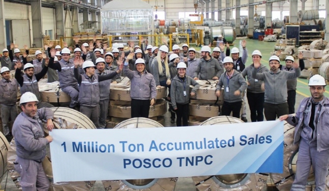 터키에 위치한 포스코의 자동차강판 가공센터 POSCO-TNPC(POSCO-Turkey Nilufer Processing Center)가 지난 2월 말 기준 누계 판매 100만톤을 달성했다.ⓒ포스코