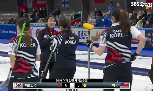 여자컬링대표팀이 세계선수권에서 파죽의 3연승을 질주했다. SBS SPORTS 중계화면 캡처