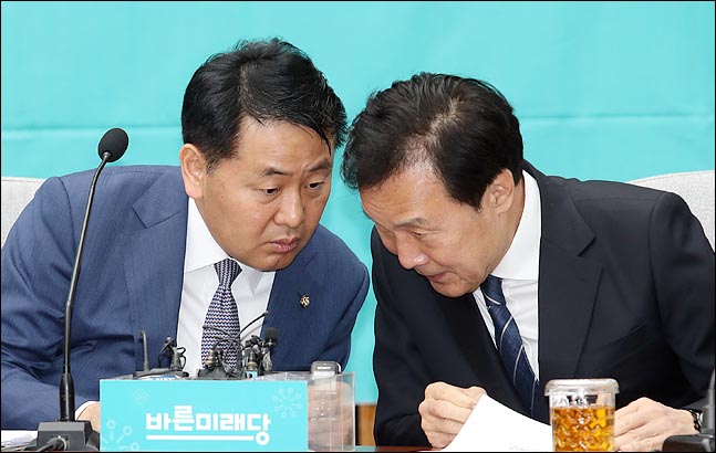 김관영 바른미래당 원내대표(왼) 손학규 바른미래당 대표(우) ⓒ데일리안 