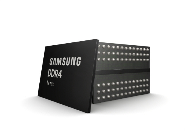 삼성전자 3세대 10나노급(1z) 8Gb DDR4 D램.ⓒ삼성전자