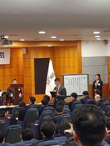 엘리엇 대리인이 22일 서울 강남구 현대해상 대강당에서 열린 제42기 정기주주총회에 참석해 엘리엇 측의 주주제안에 대해 발언하고 있다.ⓒ데일리안