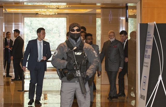 지난 2월 나렌드라 모디 인도 총리의 한국 국빈 방문 당시 행사장 안팎에 있는 청와대 경호관들의 모습.(청와대 제공)