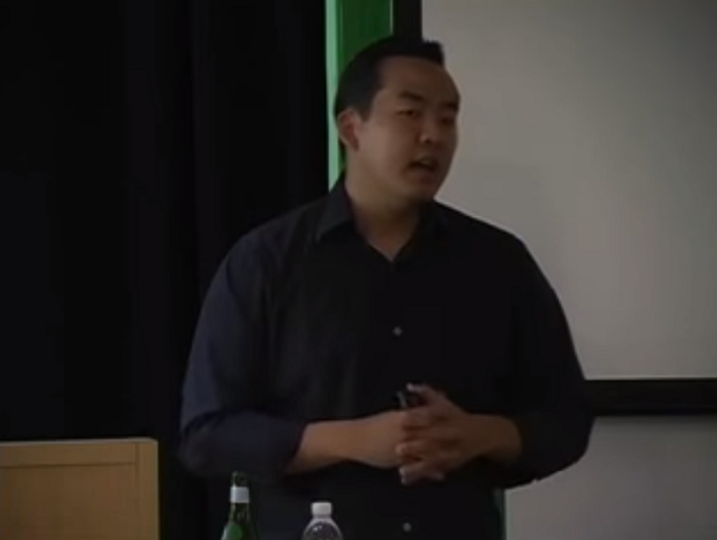 에이드리언 홍 창(Adrian Hong Chang)이 지난 2007년 '구글 테크 토크'(Google Tech Talk)에서 발언하고 있다.ⓒ유튜브 캡처