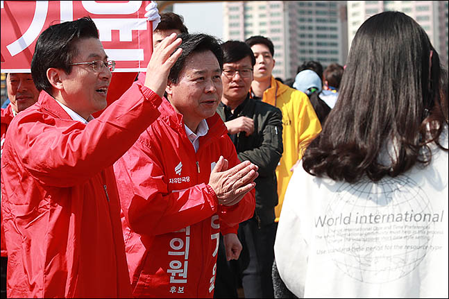 황교안 자유한국당 대표와 강기윤 창원성산 보궐선거 후보는 25일 더불어민주당과 정의당 간의 범여권 단일화를 향해 '좌파야합' 등의 표현을 써서 강력하게 규탄하며 보수결집을 시도했다(자료사진). ⓒ데일리안 류영주 기자