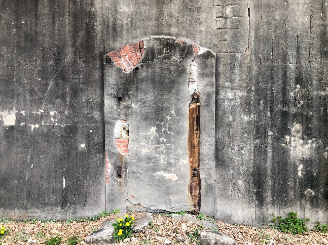 시신을 바깥으로 내보내는 문이 있던 용산위수감옥 벽돌담 모습. ⓒ이정윤 기자