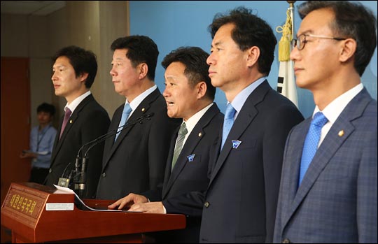 더불어민주당 부산 지역 의원들. 사진 왼쪽부터 김해영·박재호·최인호·김영춘·전재수 의원(자료사진). ⓒ데일리안