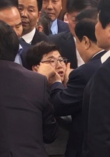 한국당은 24일 문희상 국회의당이 임이자 의원을 성추행했다며 의장직에서 물러날 것을 요구했다. ⓒ송희경 의원실 제공