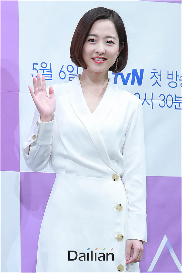 3일 오후 서울 강남구 임피리얼팰리스 호텔에서 열린 tvN 새 월화드라마 '어비스' 제작발표회에 박보영이 포즈를 취하고 있다. ⓒ데일리안 류영주 기자