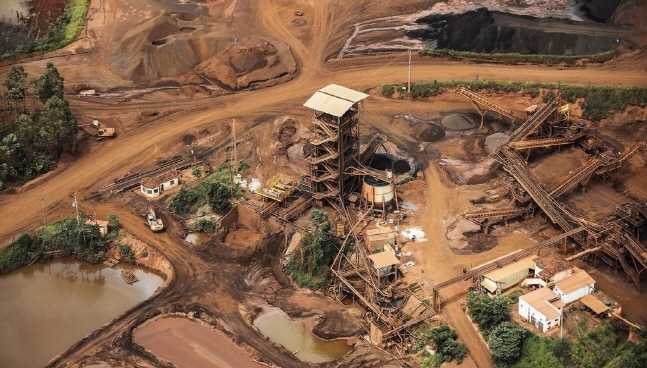 브라질 남동부 미나스 제라이스 주 브루마지뉴 지역에서 광산 댐 붕괴사고가 발생한 이후 4일(현지시간)까지 100일째 수색작업이 계속되고 있으나 35명은 여전히 실종 상태라고 브라질 언론이 보도했다.ⓒ연합뉴스 