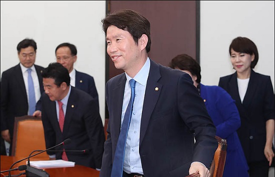 이인영 더불어민주당 신임 원내대표가 9일 오전 국회에서 열린 정책조정회의에 참석하고 있다. ⓒ데일리안 박항구 기자
