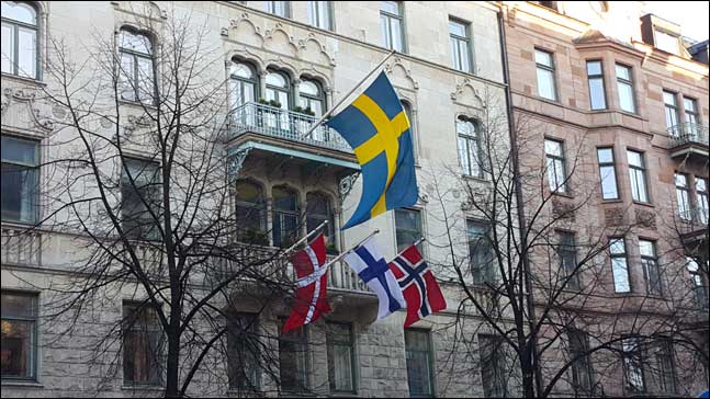 북유럽 주요국가인 스웨덴(3위. 위 국기)을 비롯해 핀란드(1위. 아래 가운데)와 덴마크(5위. 아래 왼쪽), 노르웨이(7위. 아래 오른쪽)는 '좋은 나라 지수'에서 상위권을 이루고 있다. (사진 = 이석원)