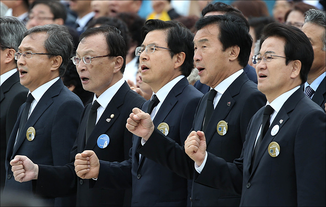 황교안 자유한국당 대표가 18일 오전 광주 북구 국립 5·18 민주묘지에서 열린 제39주년 5·18민주화운동 기념식에서 '임을 위한 행진곡'을 제창하고 있다. ⓒ데일리안 홍금표 기자