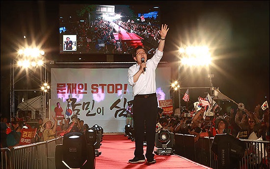 황교안 자유한국당 대표가 25일 오후 서울 종로구 세종문화회관 앞에서 열린 '문재인 STOP, 국민이 심판합니다!' 규탄대회에 참석해 연설을 하고 있다. ⓒ데일리안 류영주 기자