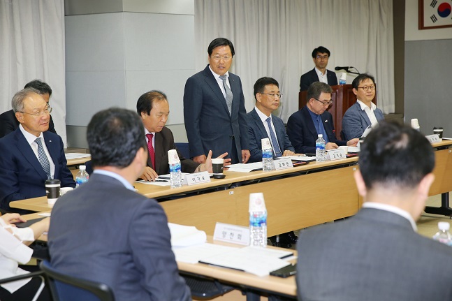 27일 ‘기업승계활성화위원회’가 출범해 제1차 회의를 개최하고 있다.ⓒ중소기업중앙회