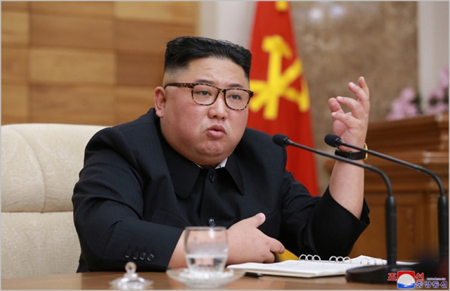 김정은 북한 국무위원장이 지난 9일 노동당 중앙위원회 본부청사에서 열린 정치국 확대회의에서 발언하고 있다. ⓒ조선중앙통신